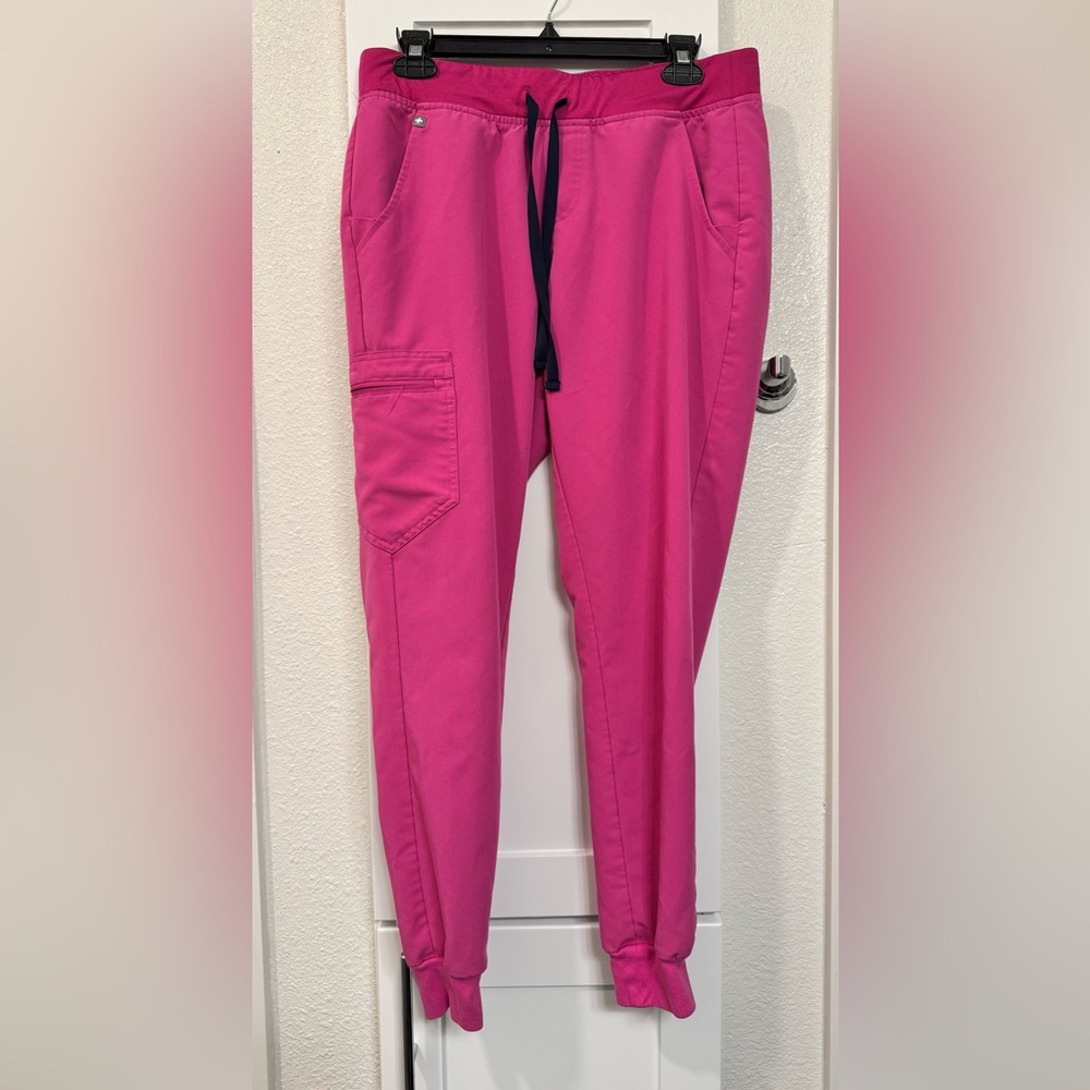 SOLD ✨ FIGS Electric Orchid Scrub Set — Catarina Top + Zamora Joggers (Medium) - Picture 3 of 10